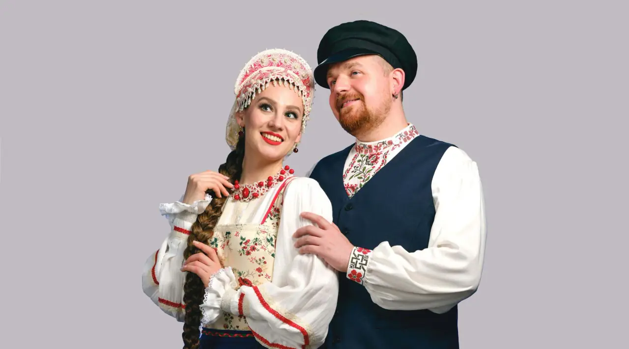 Уральский народный хор. Под веткой душистой сирени