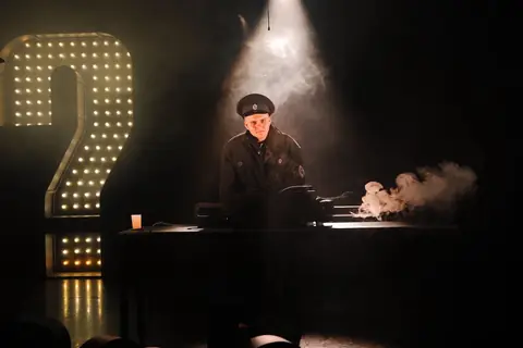 451 градус по Фаренгейту